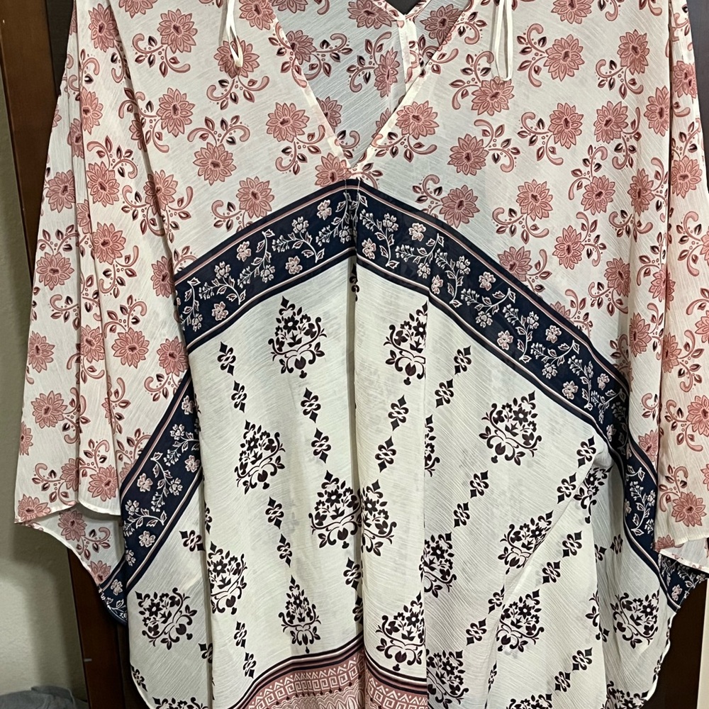 Vince Camuto Cream and Blue Dolman Sleeve Tunic with Relaxed Style
